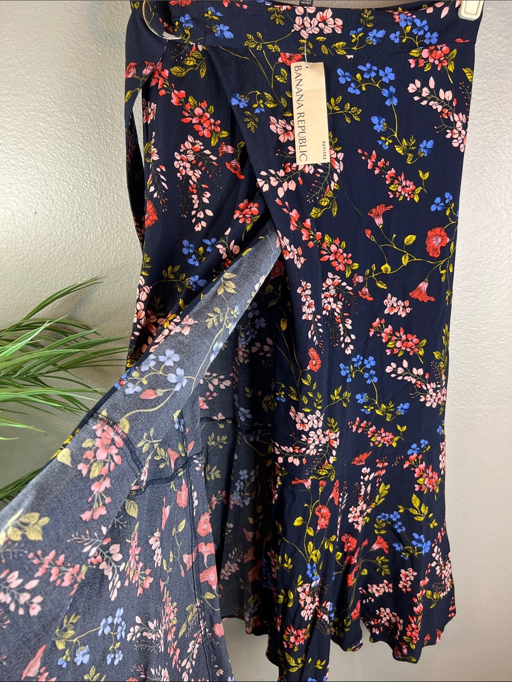 NWT Banana Republic | Midi Wrap Skirt Navy Floral Petite 2 - Picture 11 of 13